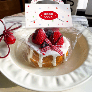 Charcoal-roasted strawberry cake